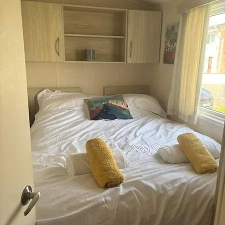 Newquay Bay - 3-bed Caravan - Sleeps 6 - Dogsok Newquay (Cornwall)