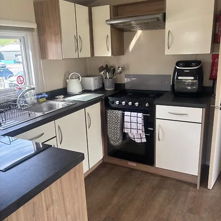 Newquay Bay - 3-bed Caravan - Sleeps 6 - Dogsok Chalet Newquay (Cornwall)